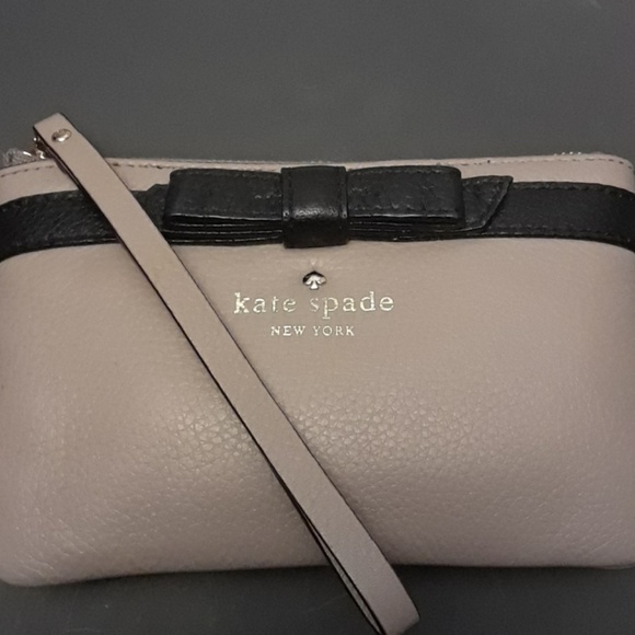 ♤New Kate Spade wristlet♤ - Picture 2 of 8